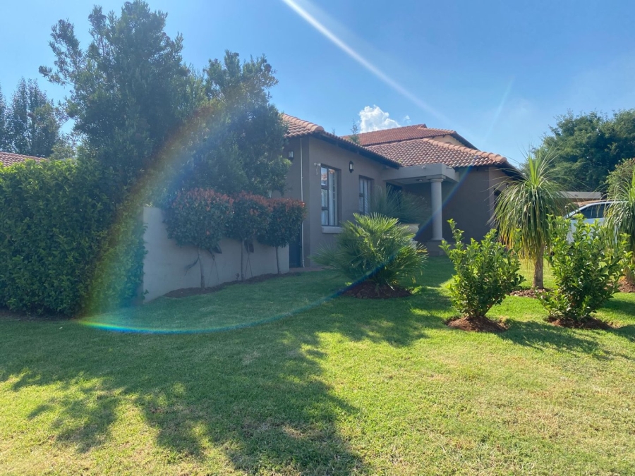 To Let 4 Bedroom Property for Rent in Birdwood Estate North West